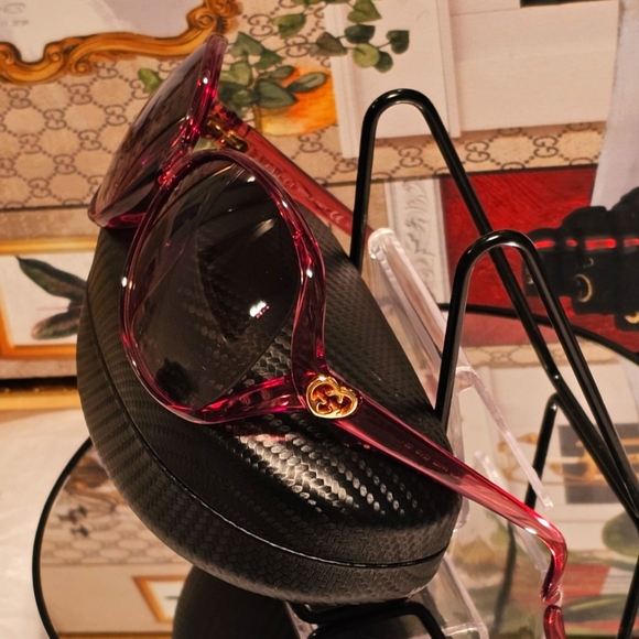 Gucci Accessories - Authentic GUCCI Interlocking GG Sunglases with unbranded Case